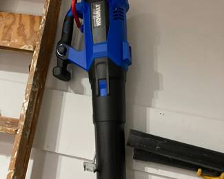 leaf blower