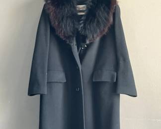 Lot 191 | Vintage Hudson's Ladies Fur Collar Coat