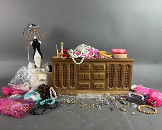 Lot 33 | Vintage Costume Jewelry