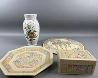 Lot 141 | Vintage Vase Made in Italy & Decorative Wood Set