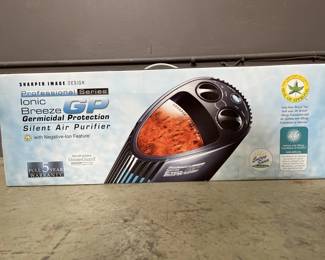 Lot 142 | Ionic Breeze Germicidal Protection Air Purifier