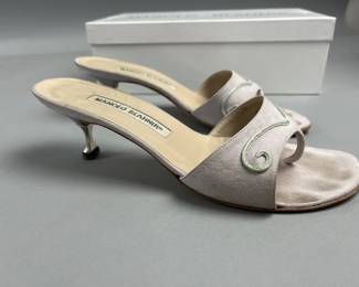 Lot 49 | Manolo Blahnik Metallic Kitten Heels Size 37