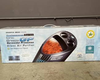 Lot 151 | Ionic Breeze Germicidal Protection Air Purifier