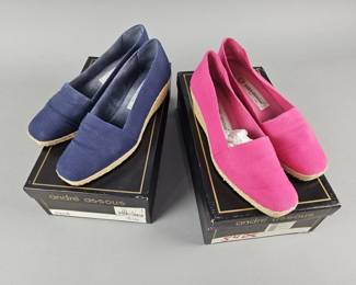 Lot 197 | Vtg André Assous Wm 6.5 Navy & Fuchsia Shoes