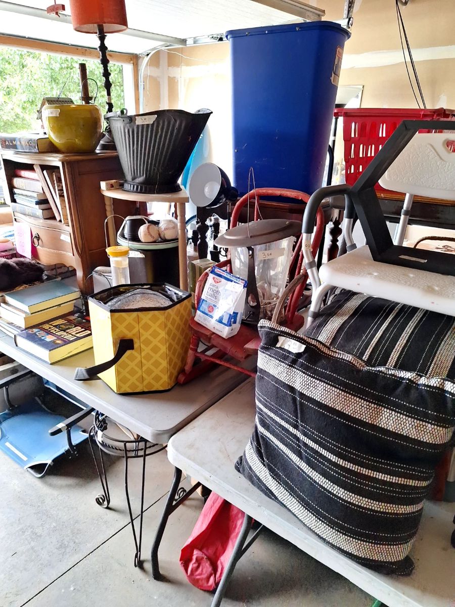 Estate sale 711 stone hedge drive nw cedar rapids starts on 6/21/2024