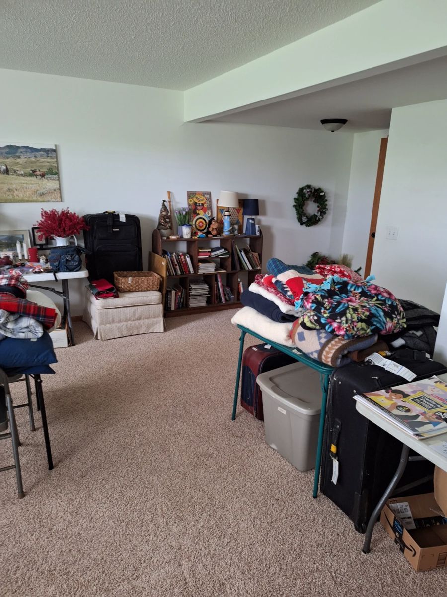 Estate sale 711 stone hedge drive nw cedar rapids starts on 6/21/2024