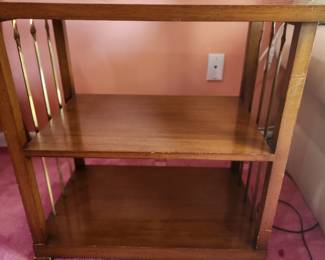 Charak Mid Century Modern Wood & Brass Night Stand/End Table
Hand made by Charak Furniture (Bolton, MA) in the 1950s, this piece is attributed to Tommi Parzinger. It is an example of Mid Century Modern furniture that would fit well in any decor. A rare find!
26" H x 26" W x 17"D