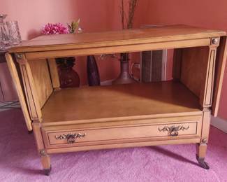 R-Way side table with extending sides; on wheels