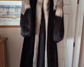 WMS Pants sz 10-12 Calvin Klein, Jones NyC, Paige, Buffalo, Nine West 
Golf Skirt L sz 10-12
More from Nike, Nautica, Tommy Hilfiger, Under Armour, DKNY, a new day, Lands End, Bandalino.