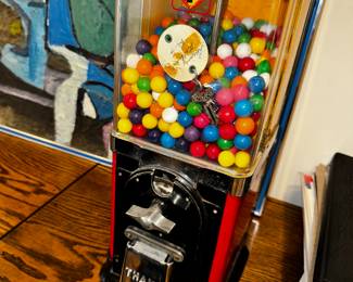 Gumball machine (w/ Gumballs and key!!)