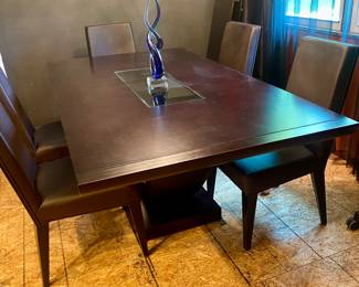 Large dining table with 2 leaves on ends