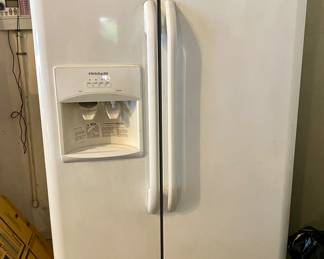 Frigidaire fridge, EUC!