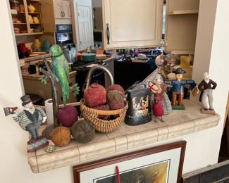 FOLK ART COLLECTIBLES 