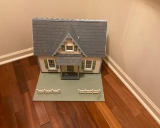 WOOD DOLL HOUSE