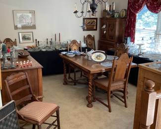 BEAUTIFUL OAK DINNING ROOM SET. 