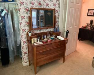 ANTIQUE DRESSER