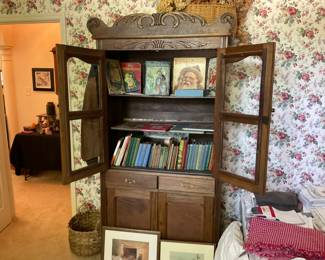 ANTIQUE OAK CABINET, FULL OF CHILDRENS BOOKS 