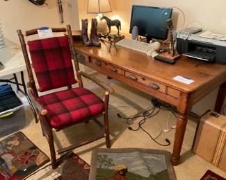 BEAUTIFUL LIBRARY TABLE