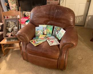 LARGE OVER SIZE CHAIR