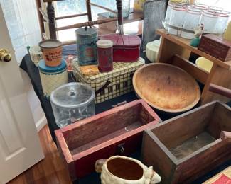 VINTAGE TINS AND TINS 