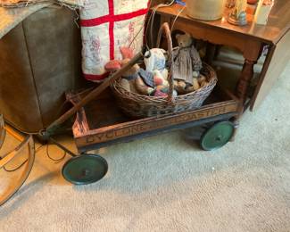WOOD ANTIQUE WAGON