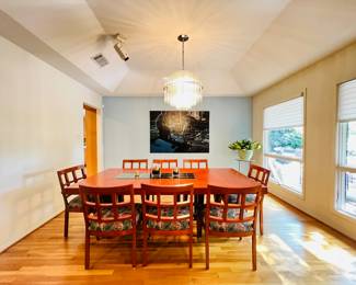 Berman Rosetti seats 8 w/ extra leaf