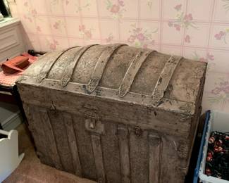 #164	Camel Back Trunk (no tray) - 36x21x30	 $30.00 
