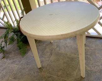 #148	Round plastic Table - 38x29	 $20.00 
