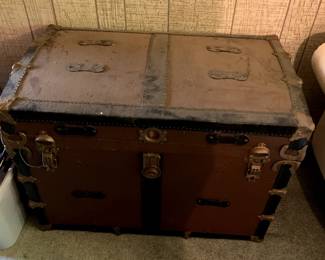 #172	Camel Back Trunk Brown/Black w/Double Trays - 32x18x24	 $45.00 
