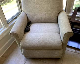 #8	Lazy-Boy Lift Chair w/remote Continuous seat - Gray	 $300.00 
