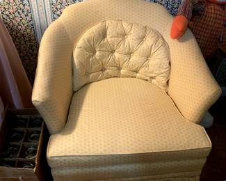 #154	Chair Gold  Chair	 $20.00 
