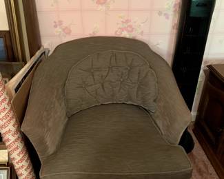 #159	Green Loose Back Cushion Chair	 $20.00 
