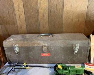 #122	Dayton Tool Box w/Tray - 30x9x10	 $20.00 
