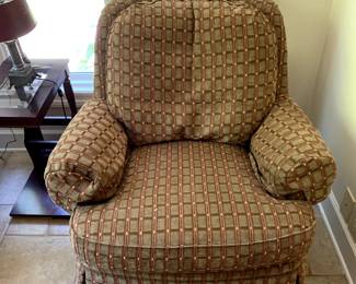 #7	Swivel Rocker w/ottoman Rust/Brown	 $125.00 
