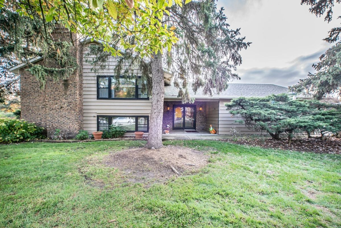 75 Off Sunday! Roselle Estate Sale Antique... starts on 6/20/2024