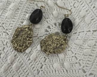                        THE EARRINGS 
                 WILL BE SOLD AS A SET