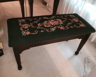 Stradivara piano bench
