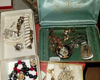 Great selection of vtg costume jewelry, pearl necklaces etc