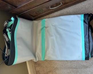 Inflatable floating dock