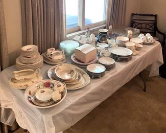 Many of our sales have dishes of good quality, some have china, and this sale is no exception.