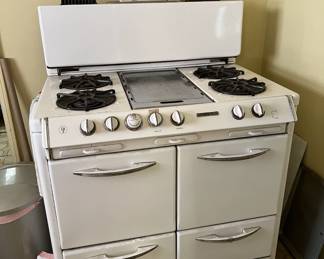 In case you're wondering about this vintage stove/oven, it is an O'Keefe & Merritt.