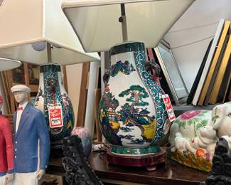 Pair of Chinese lamps