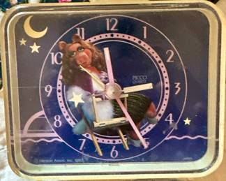 Miss Piggie clock