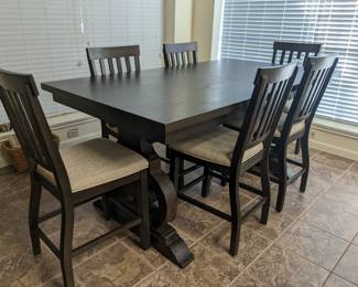 Pub table with 6 chairs 