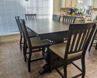 Pub table with 6 chairs 