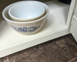 Pyrex bowls