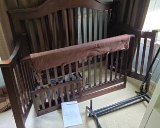 Jayden Crib w/ daybed conversion kit