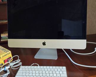 Apple 2019 computer, works!