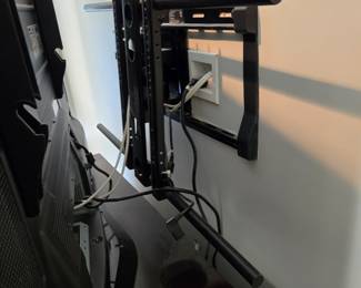 Flat screen TV wall mount 