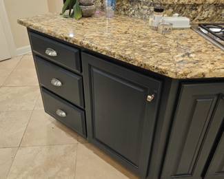 Island cabinets & granite 
